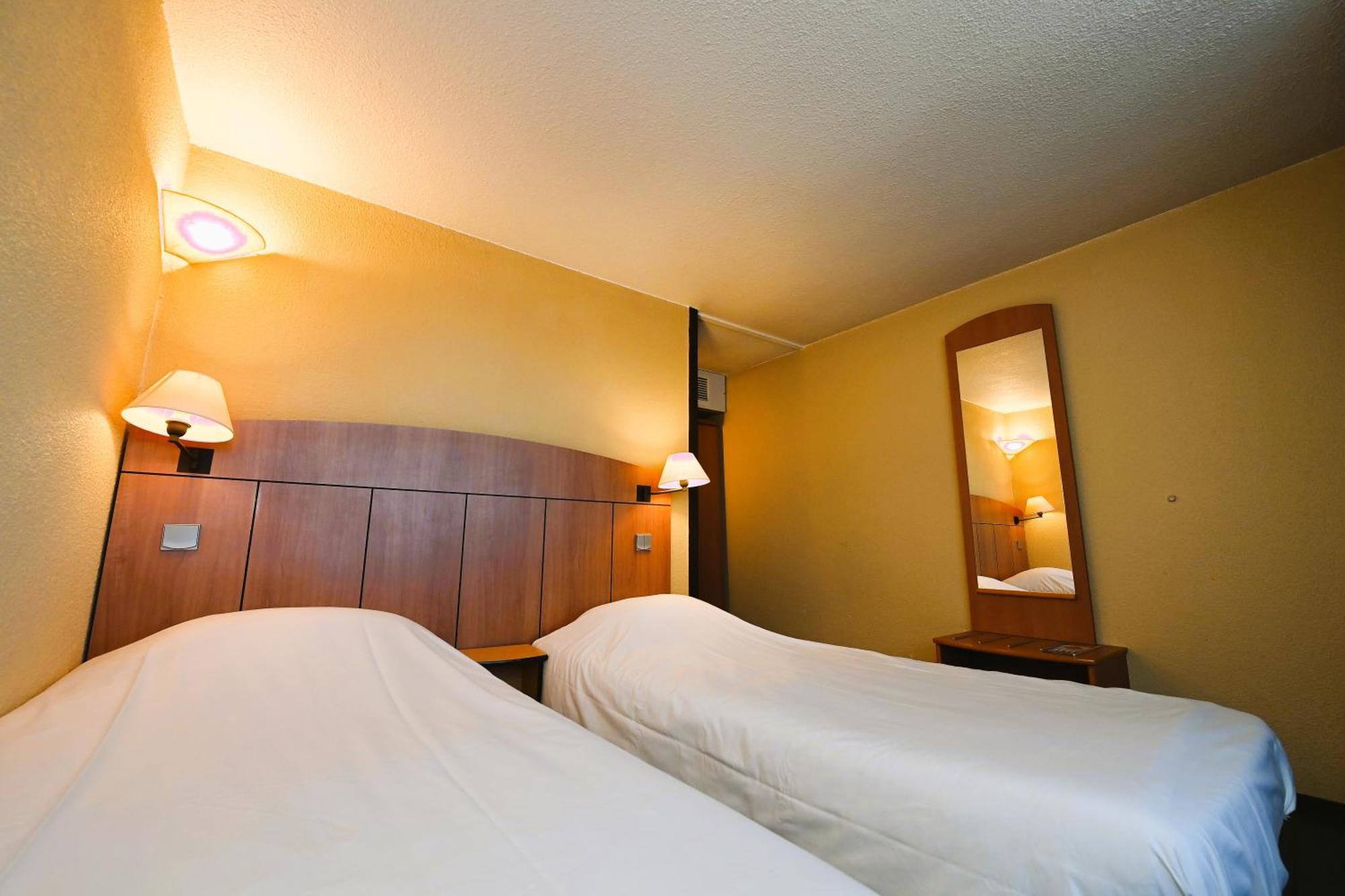 คีเรียด ทาร์เบส โอดอส Hotel Odos ภายนอก รูปภาพ